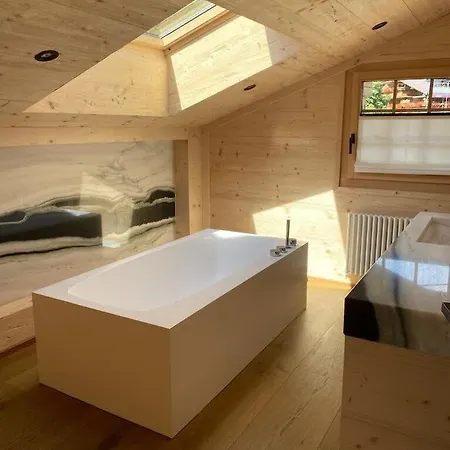 بيت للعطل Delightful Deluxe Chalet With Amazing Alps View