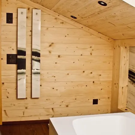 Delightful Deluxe Chalet With Amazing Alps View بيت للعطل *