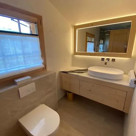 Delightful Deluxe Chalet With Amazing Alps View بيت للعطل *