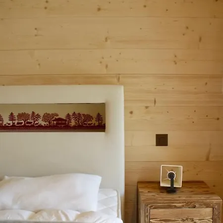 بيت للعطل Delightful Deluxe Chalet With Amazing Alps View *