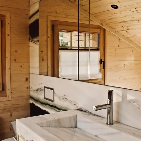 بيت للعطل Delightful Deluxe Chalet With Amazing Alps View سشونريد