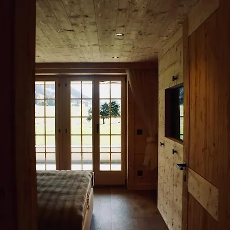 Delightful Deluxe Chalet With Amazing Alps View بيت للعطل *
