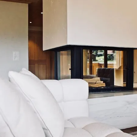 Delightful Deluxe Chalet With Amazing Alps View بيت للعطل *