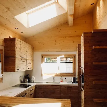 Delightful Deluxe Chalet With Amazing Alps View سشونريد