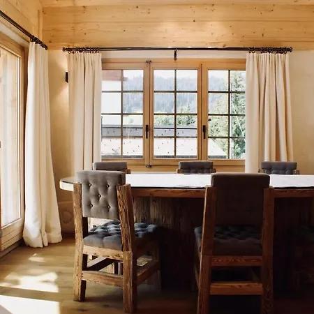 بيت للعطل Delightful Deluxe Chalet With Amazing Alps View